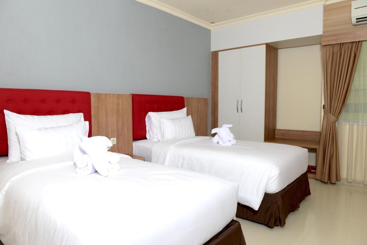 Moritz Hotel Rsab Harapan Kita Джакарта Екстериор снимка