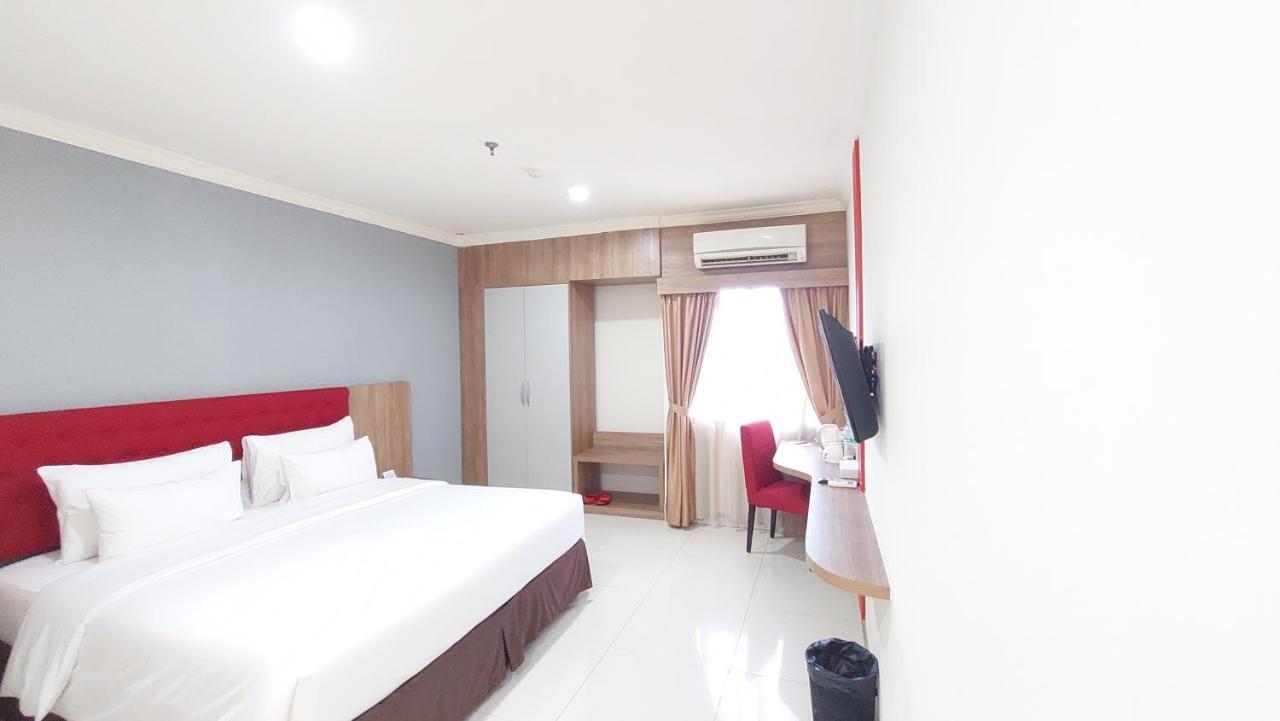 Moritz Hotel Rsab Harapan Kita Джакарта Екстериор снимка