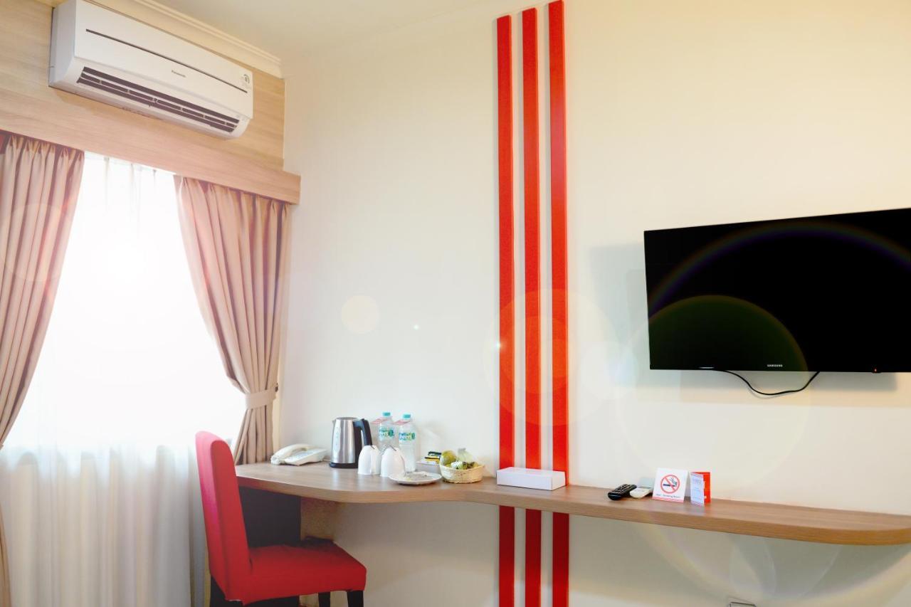 Moritz Hotel Rsab Harapan Kita Джакарта Екстериор снимка